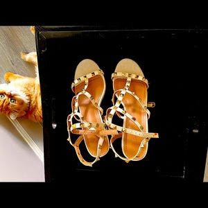 Dream Paris 3 inch heel white with gold embellishments size 7.5